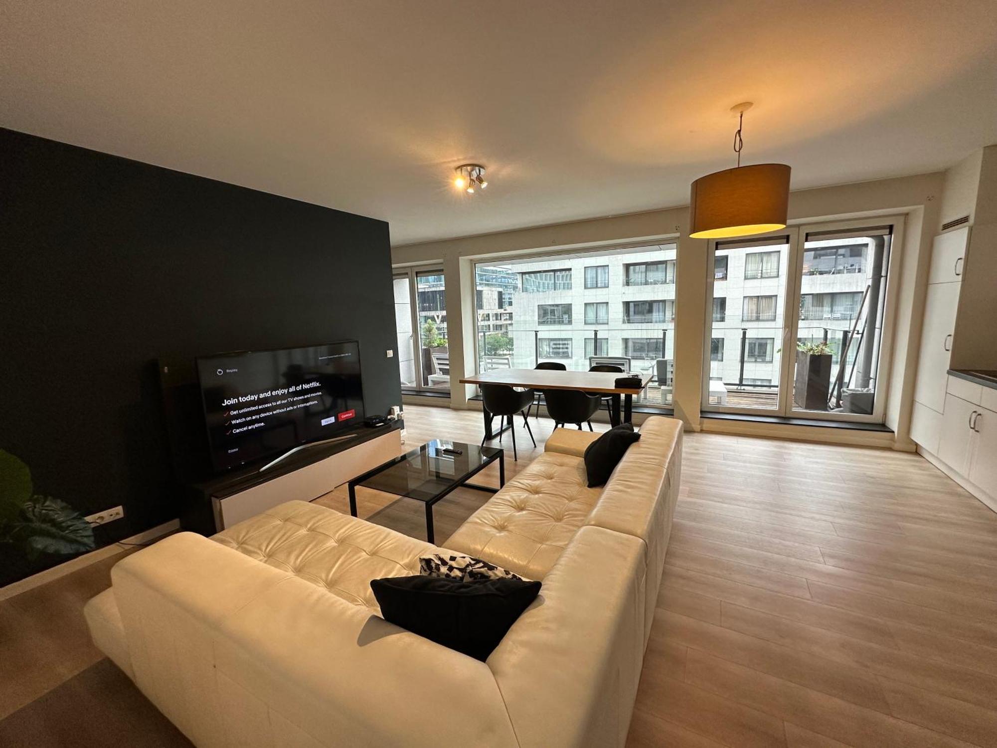 3 Bedroom Apartment In City Center With Balcony View — Photos 2